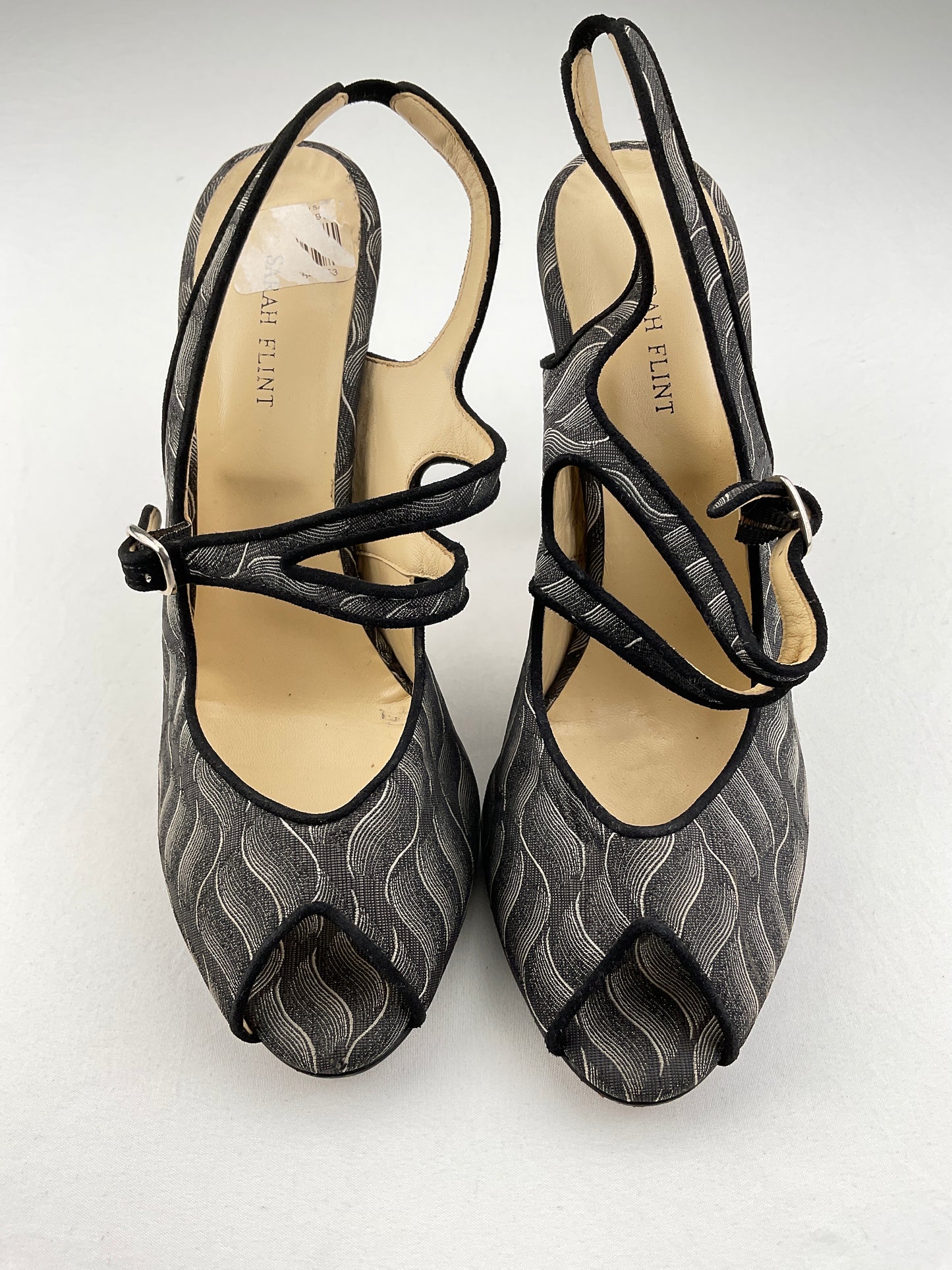 Zapatilla Negro  de Tacón Sarah Flint