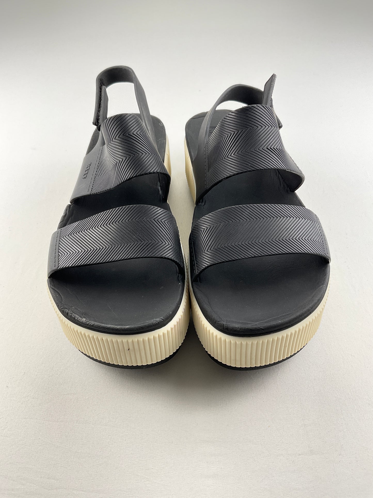 Zapatilla Negro Plataforma Reef