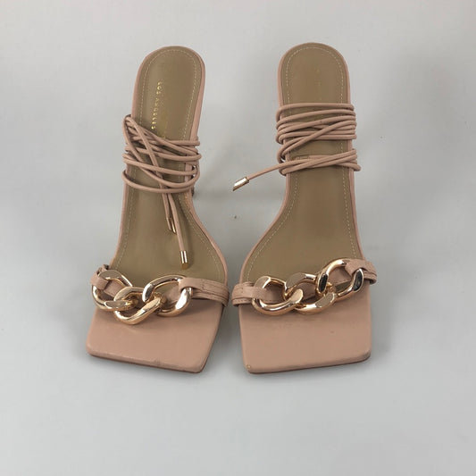 Zapatilla  Nude Fashion Nova