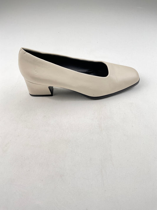 Zapatos crema Aerosoles