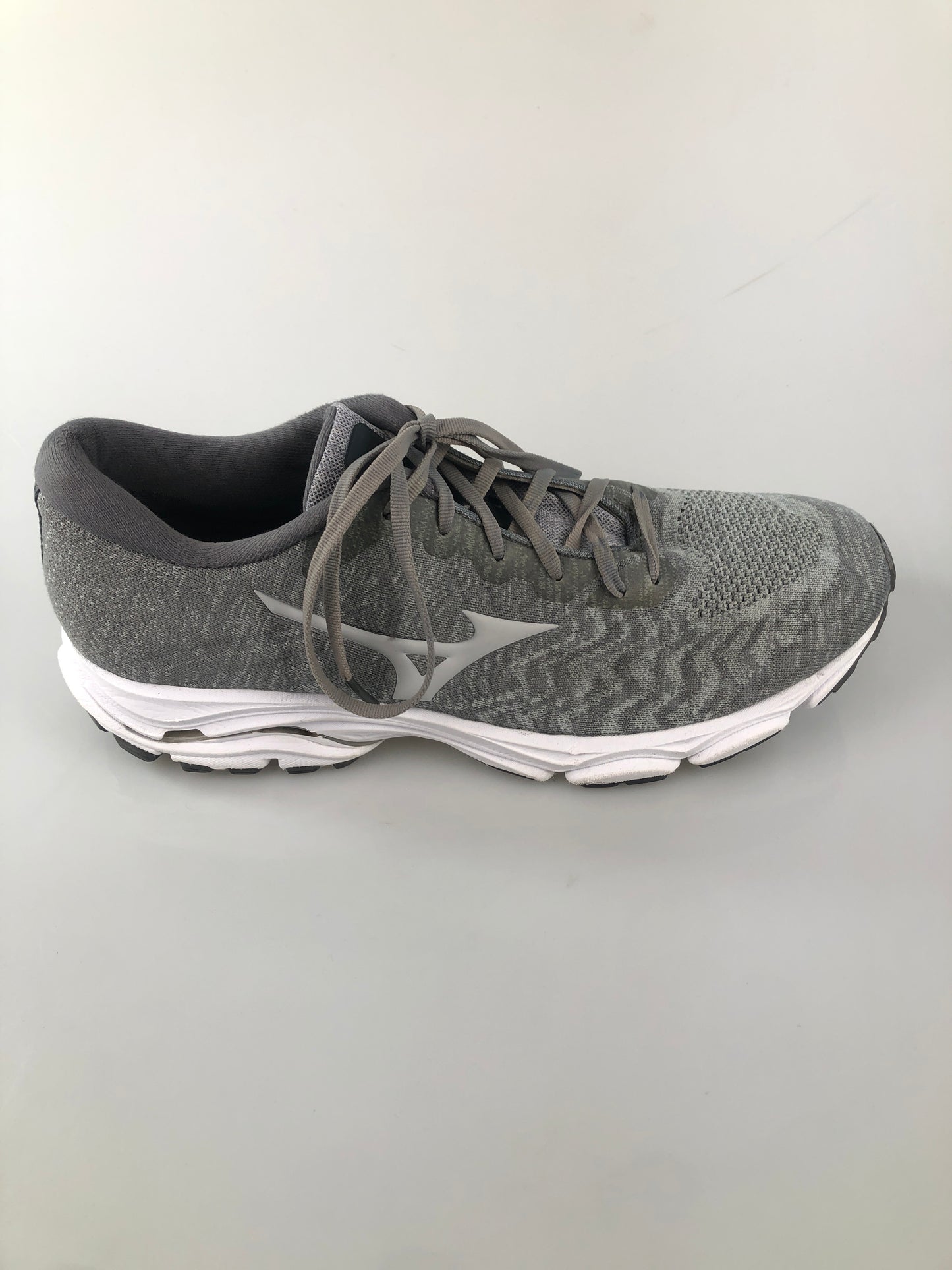 Tenis Gris Deportivo Wave Inspire