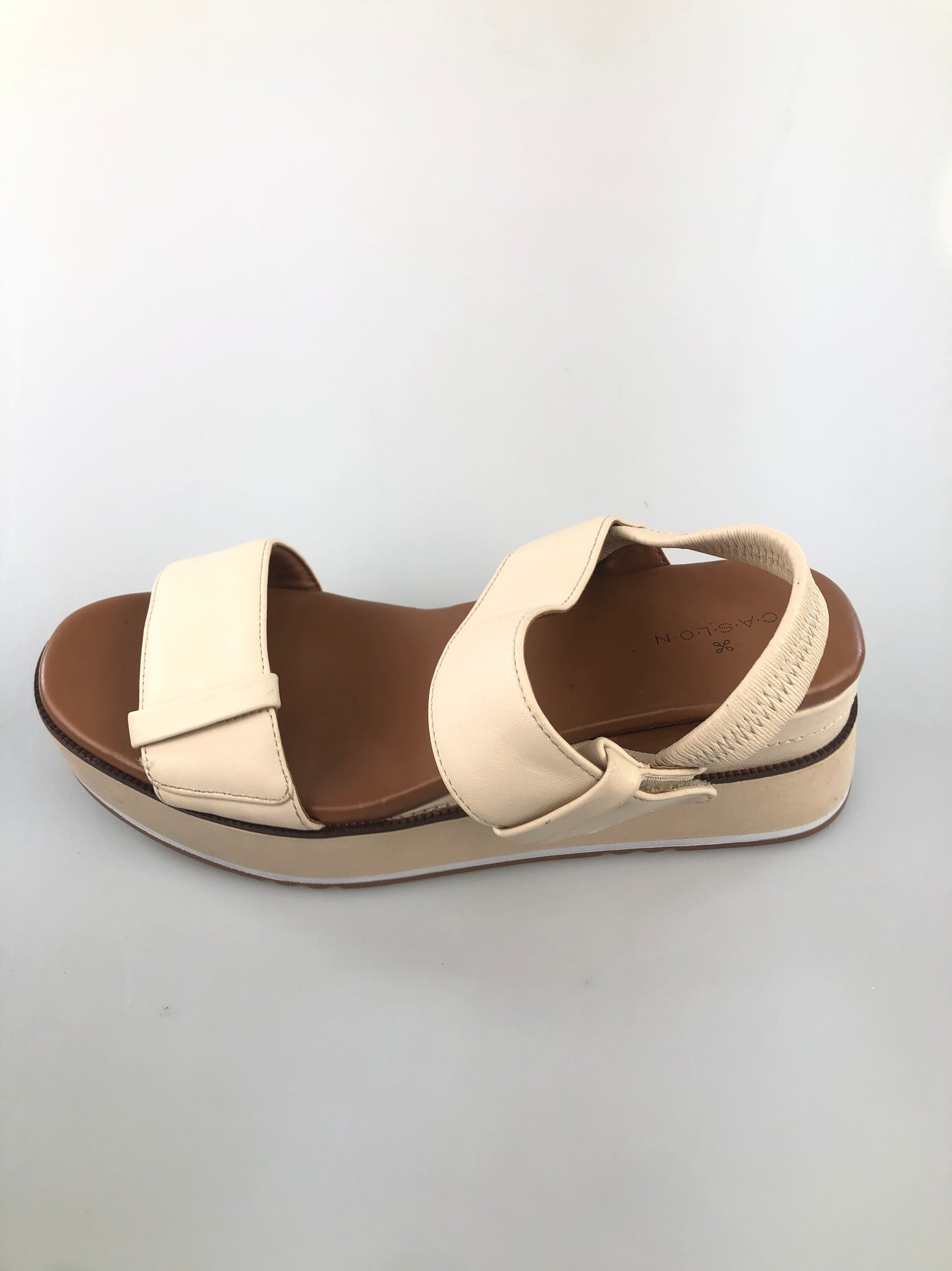 Zapatilla Crema Caslon