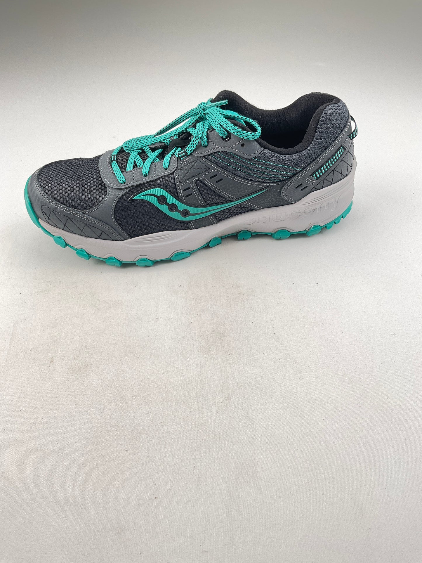 Tenis gris Saucony