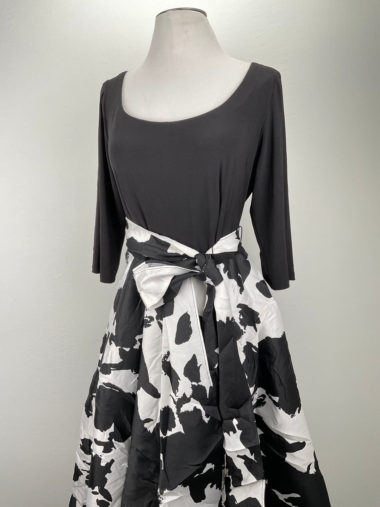 Vestido Negro Floral Richards