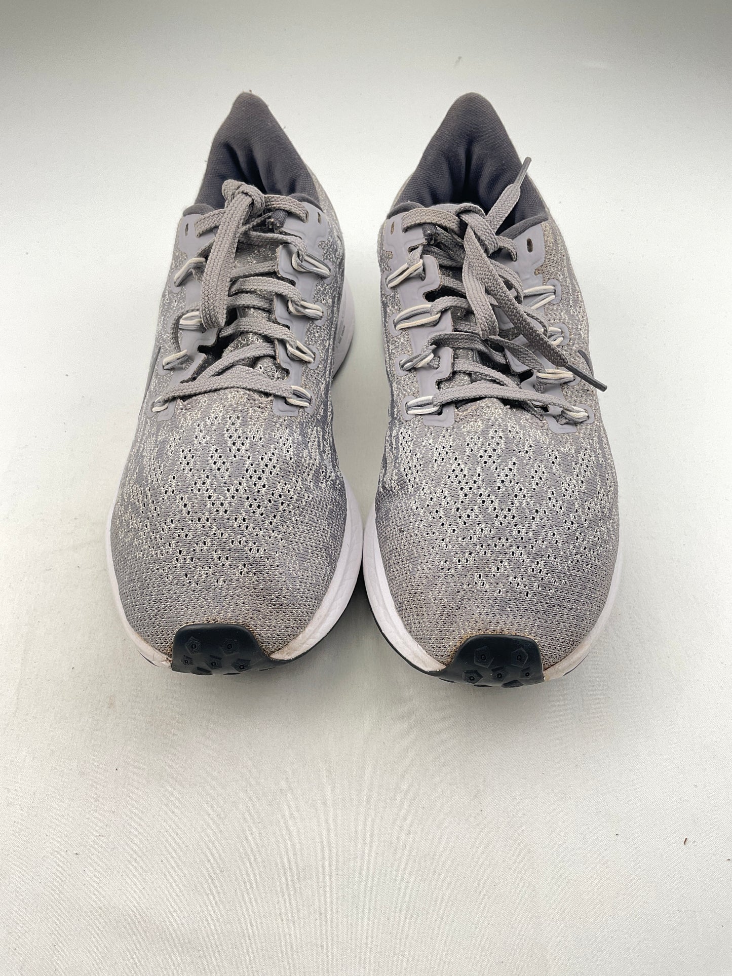 Tenis gris Nike ZOOm
