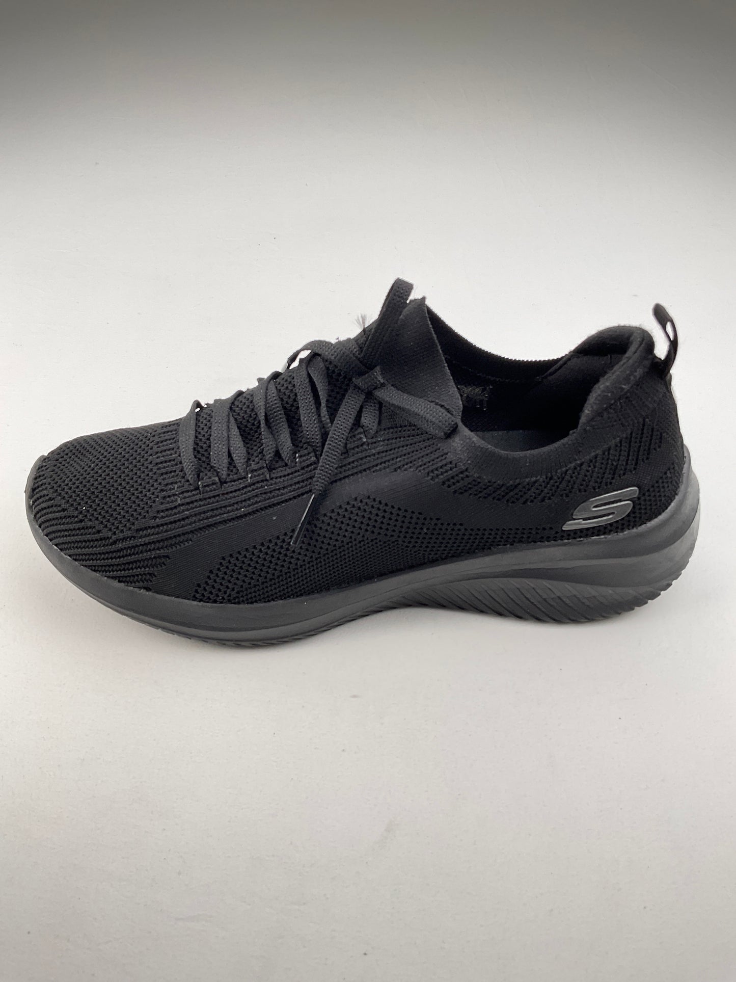 Tenis Negro Skechers Air Cooled