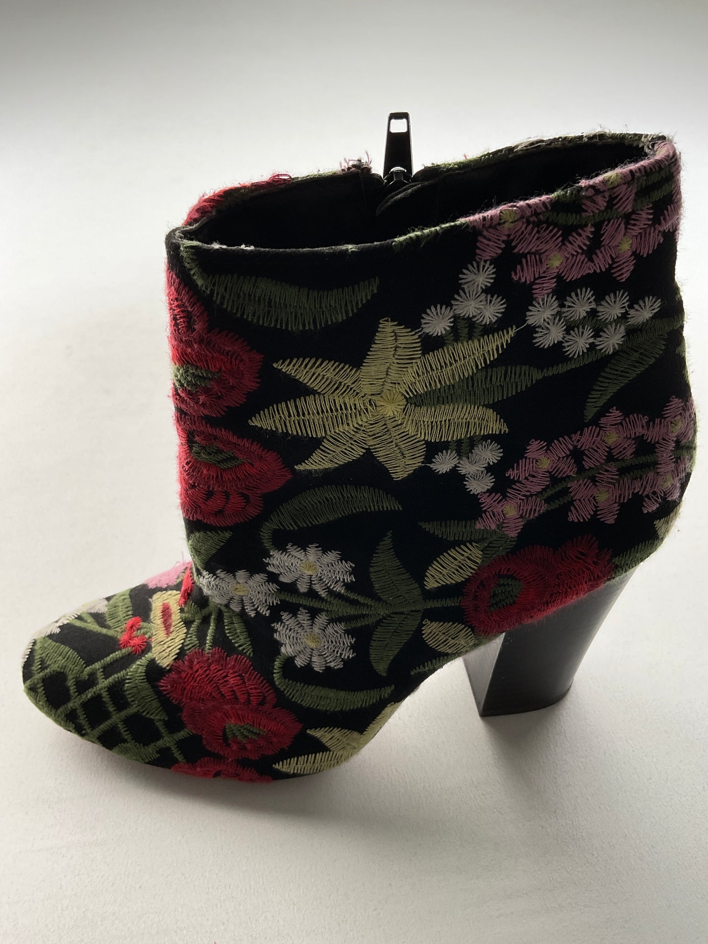 Botas Negro Floral de Tacón Justfab