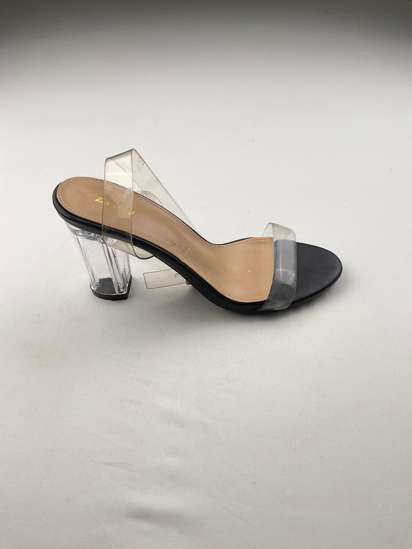Zapatilla transparente zriey