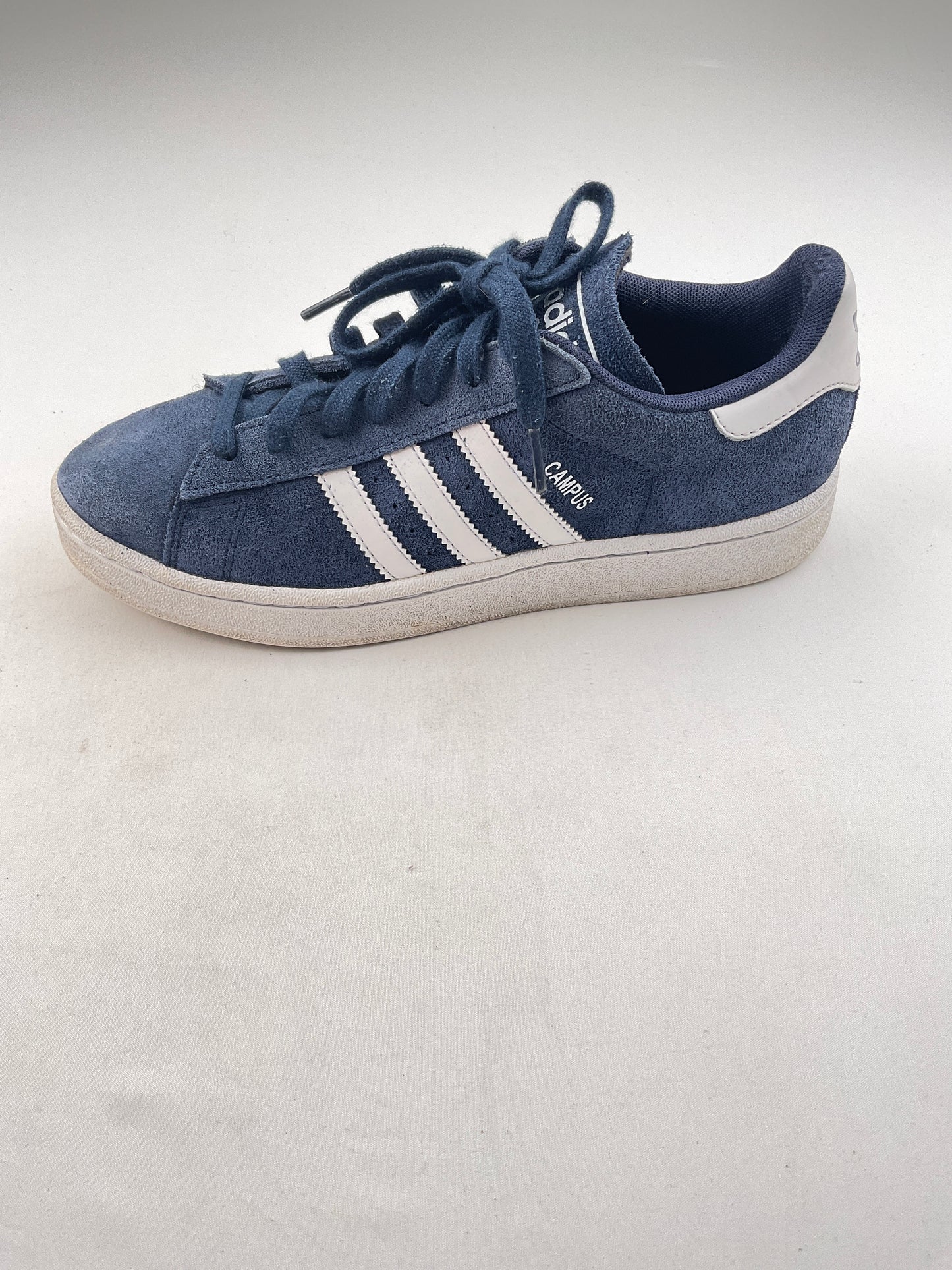 Tenis azul marino Adidas