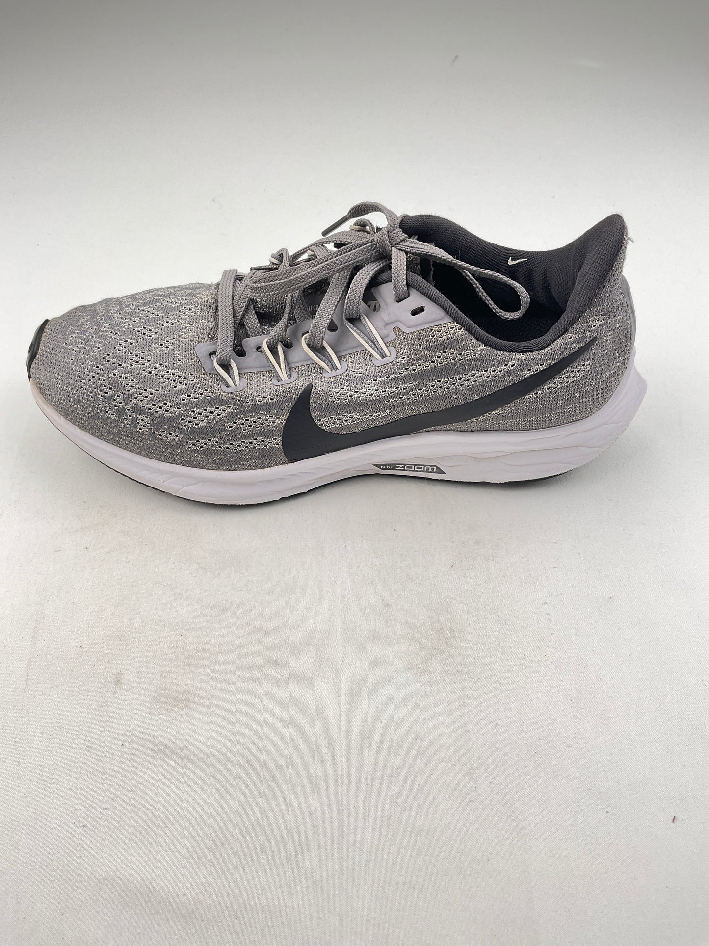 Tenis gris Nike ZOOm