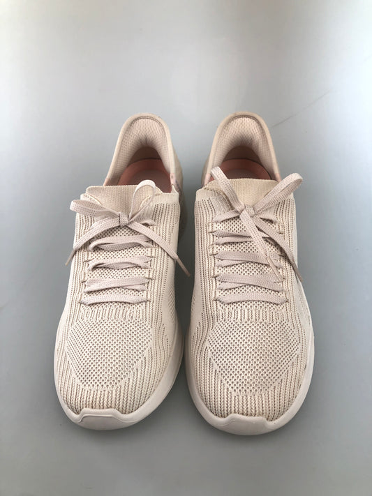 Tenis Crema Skechers  Slip Ins