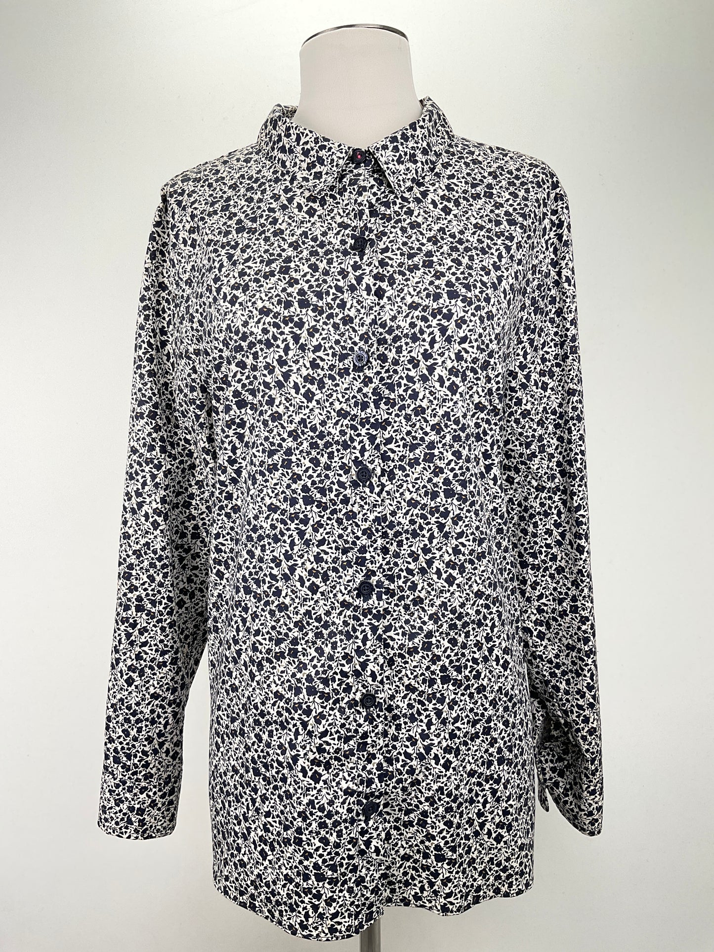 Camisa Azul marino Floral Isaacmizrahi