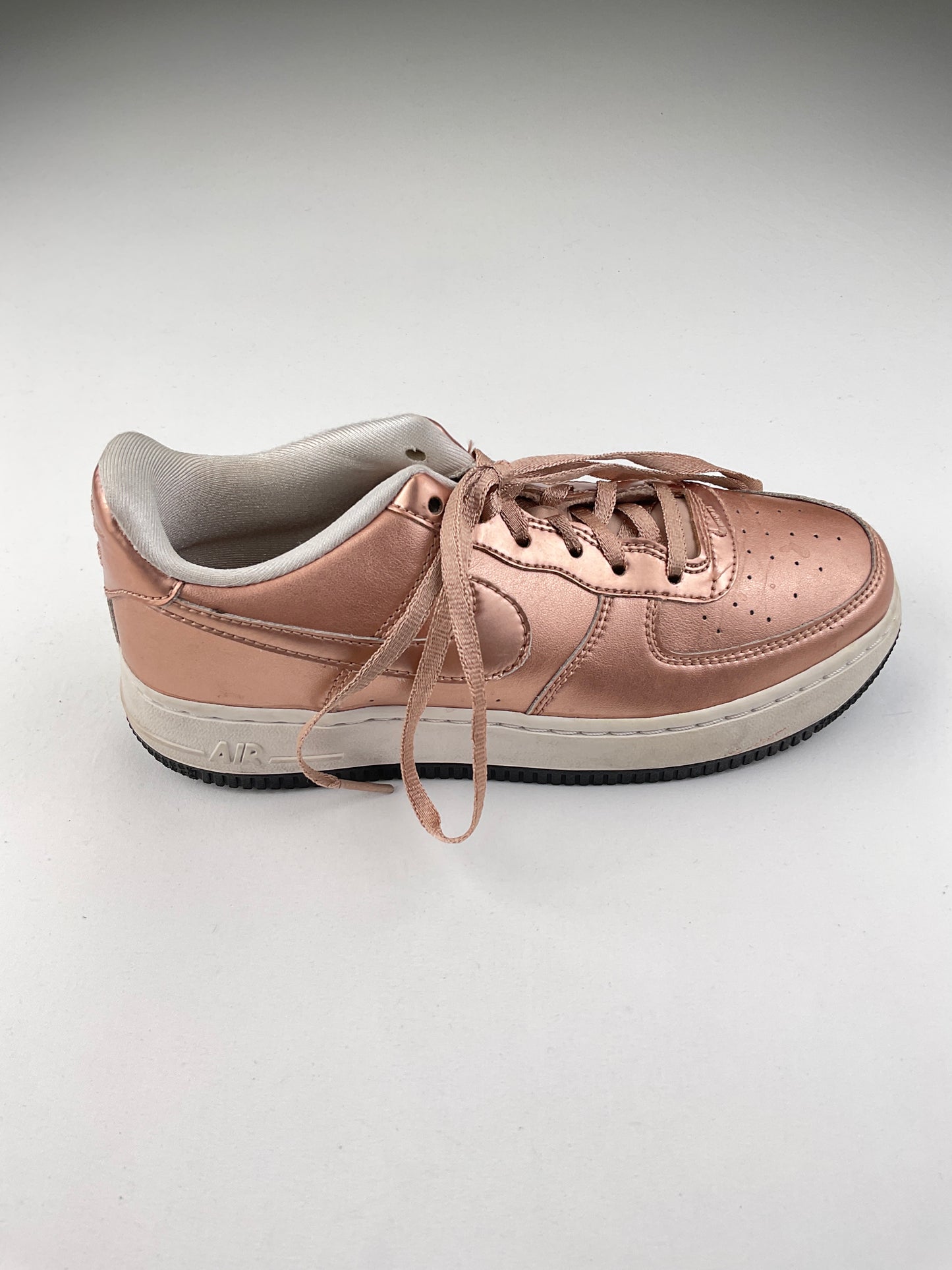 Tenis Dorado Nike Air