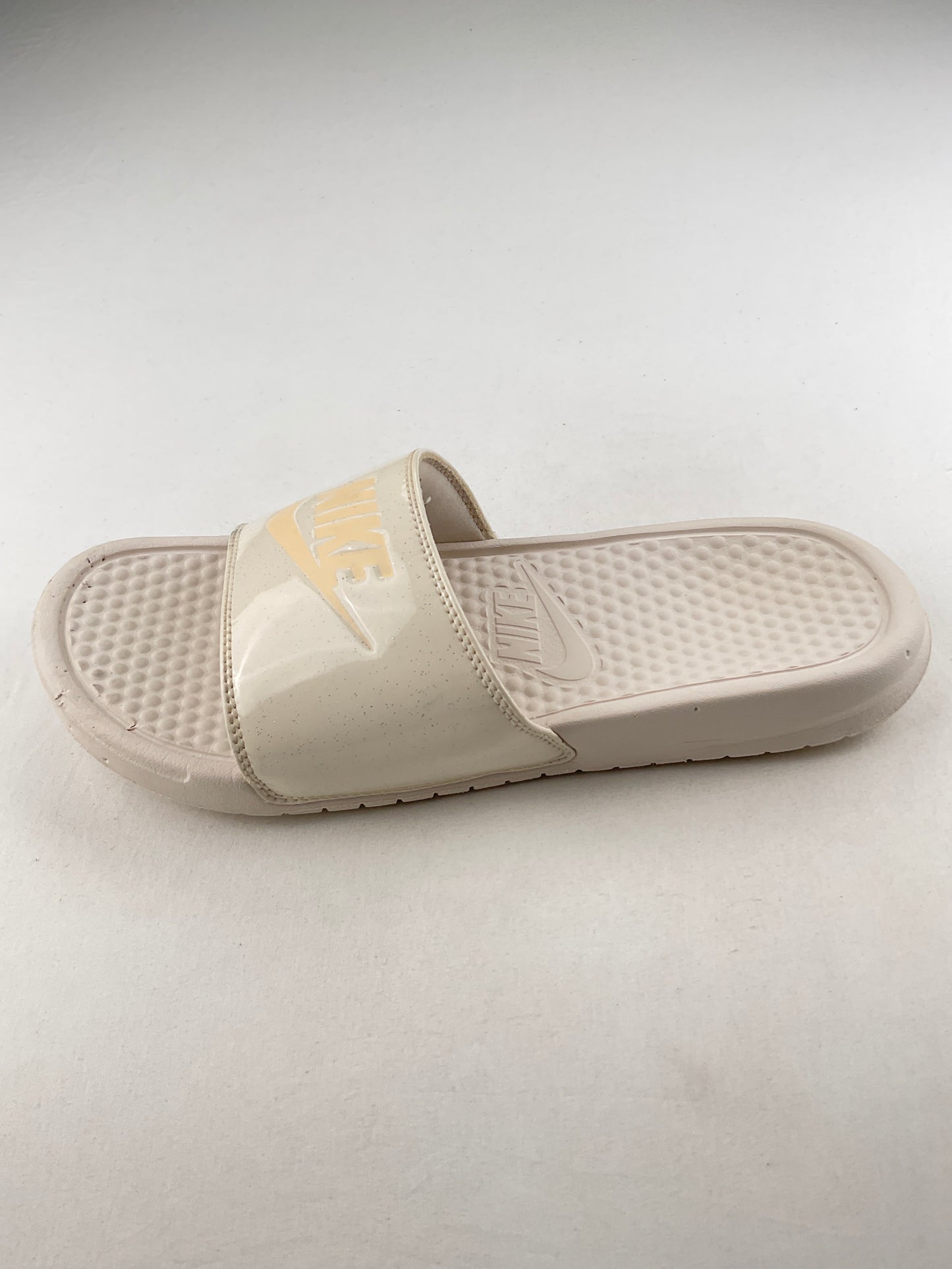 Sandalia Crema Nike