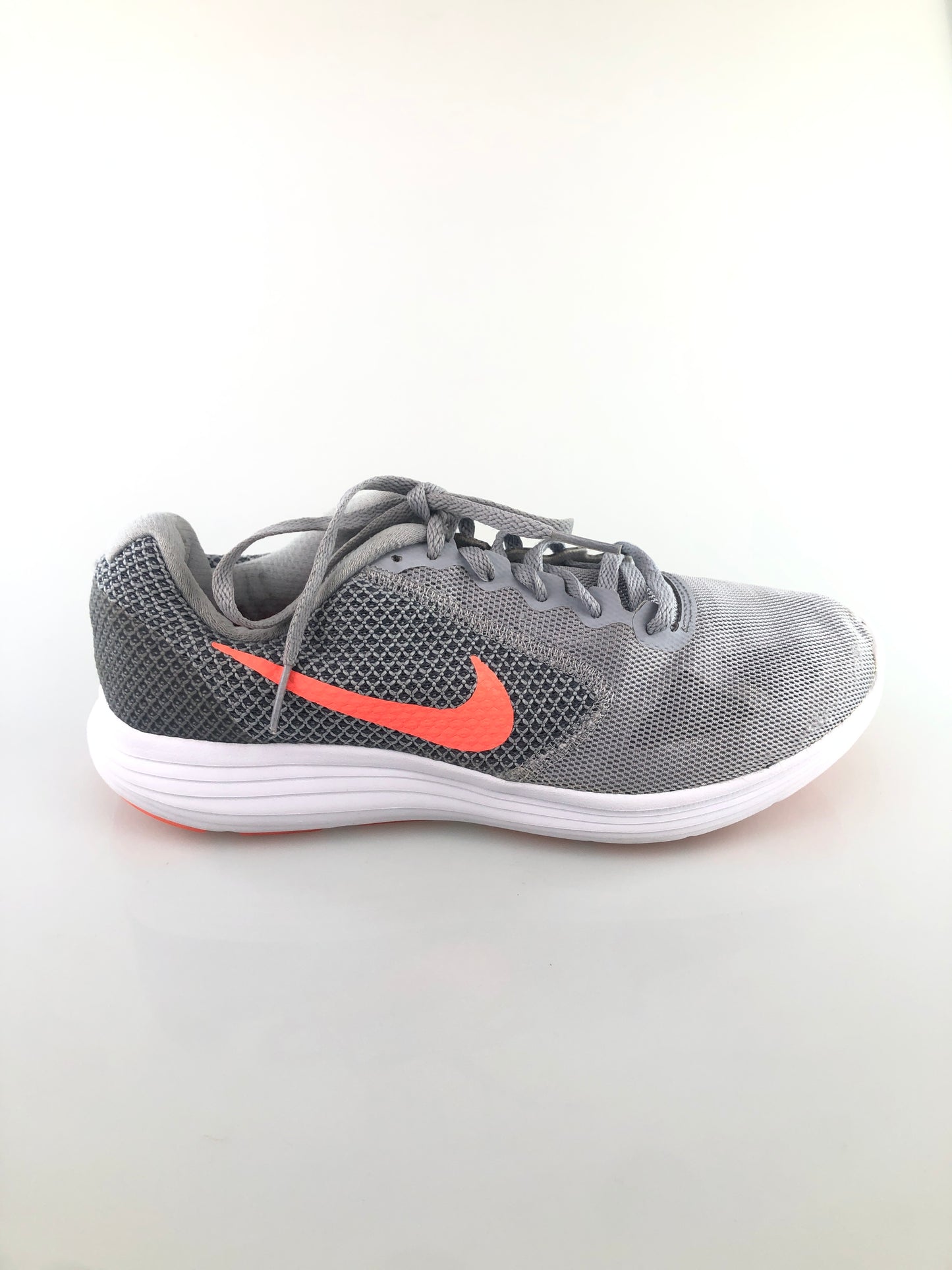 Tenis gris Deportivo Nike