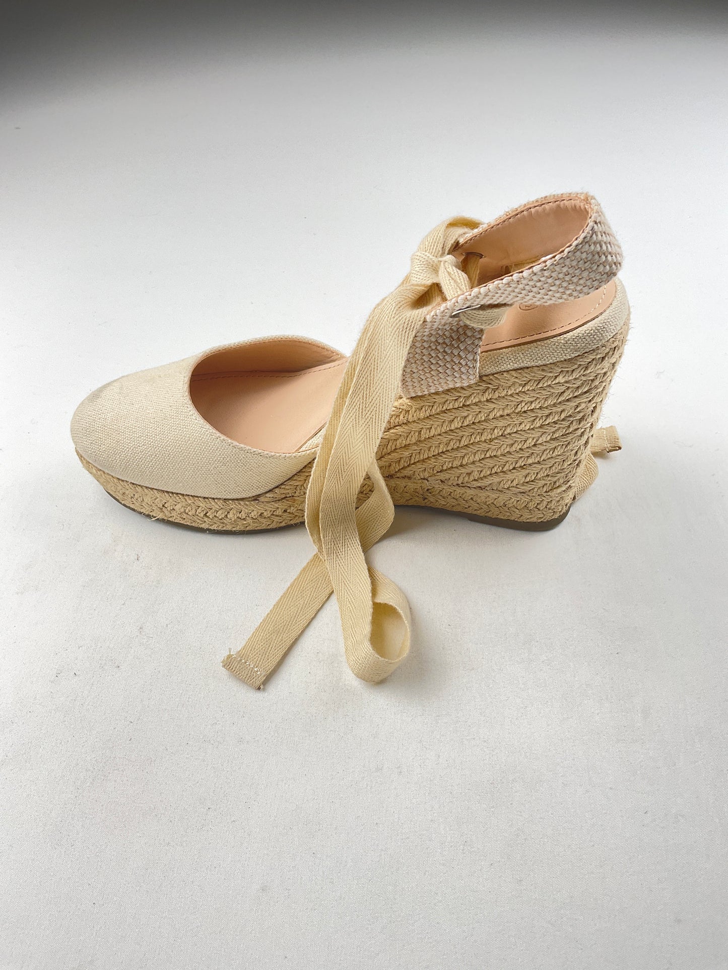 Zapatilla crema ZBY