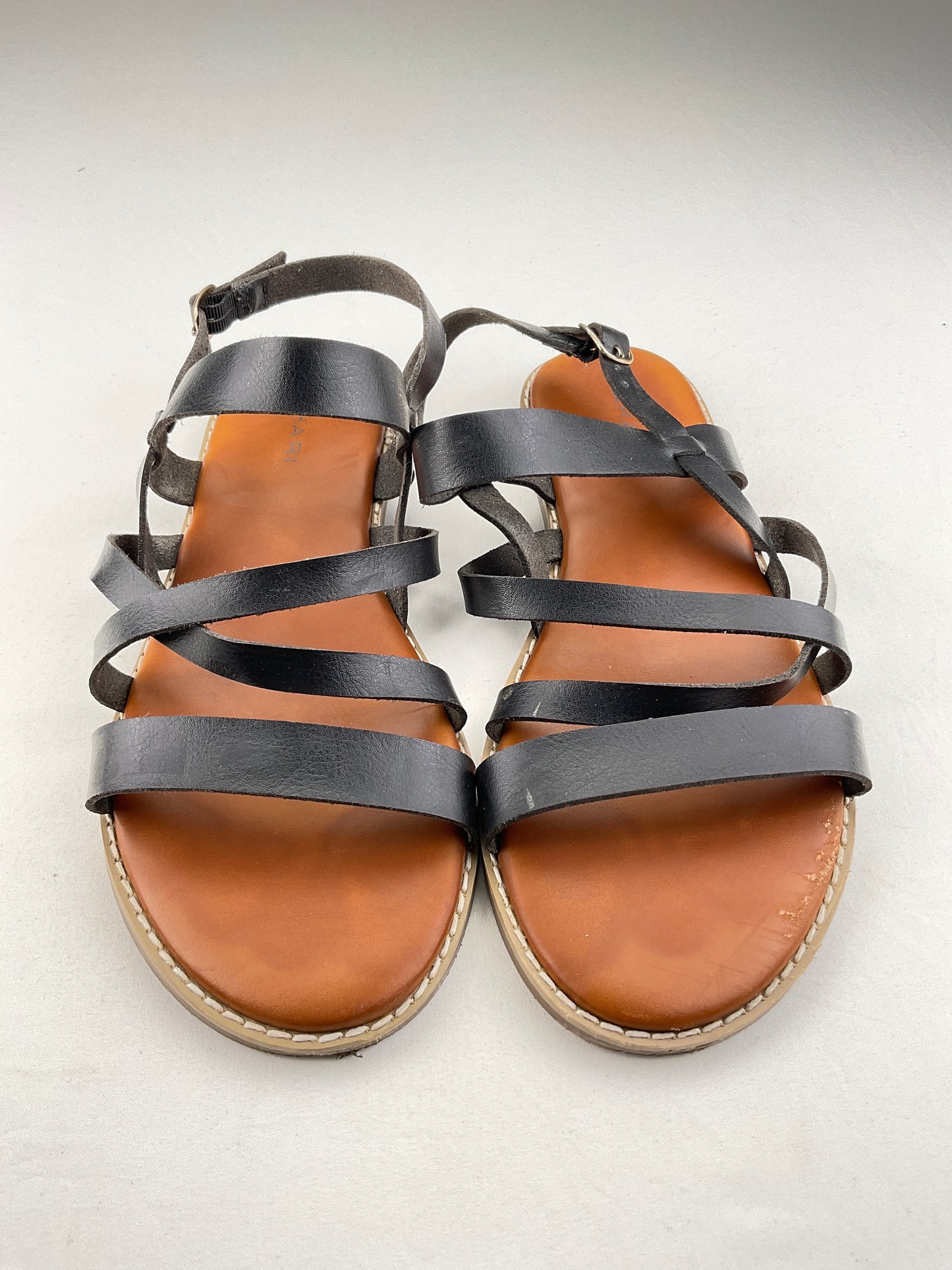 Sandalia Negro Tahari