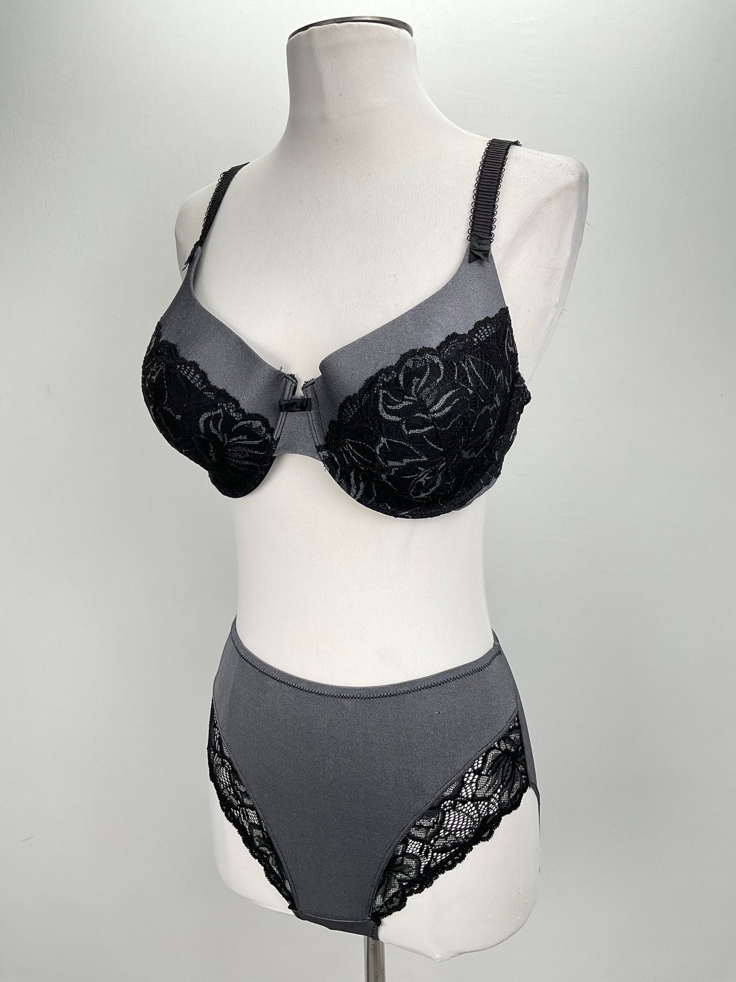 Conjunto Gris  Floral Bali