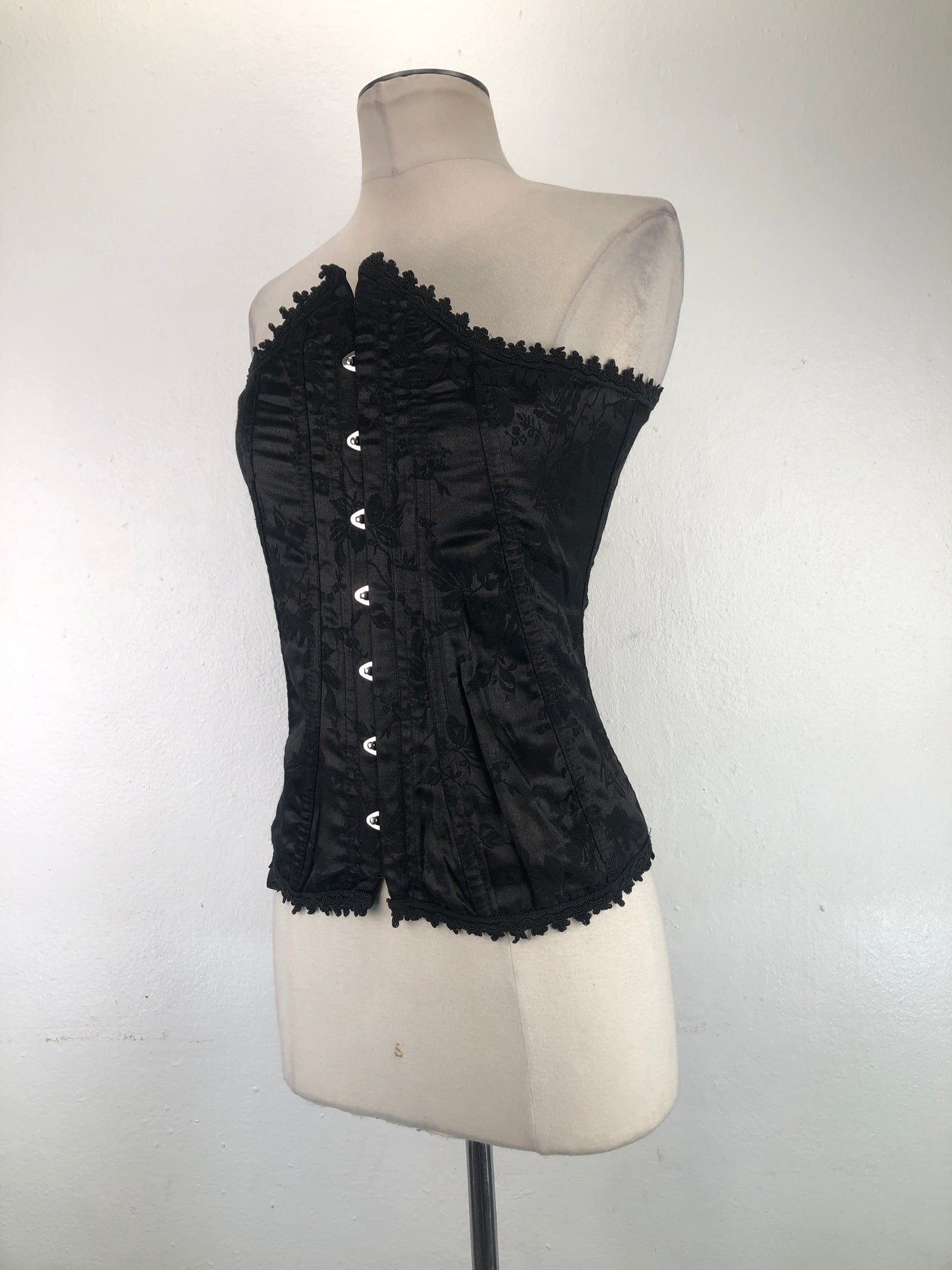 Cinturilla Negro Floral Coquette