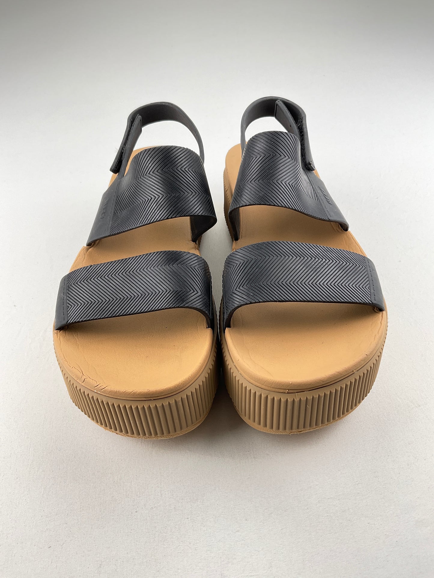 Zapatilla Negro Plataforma Reef