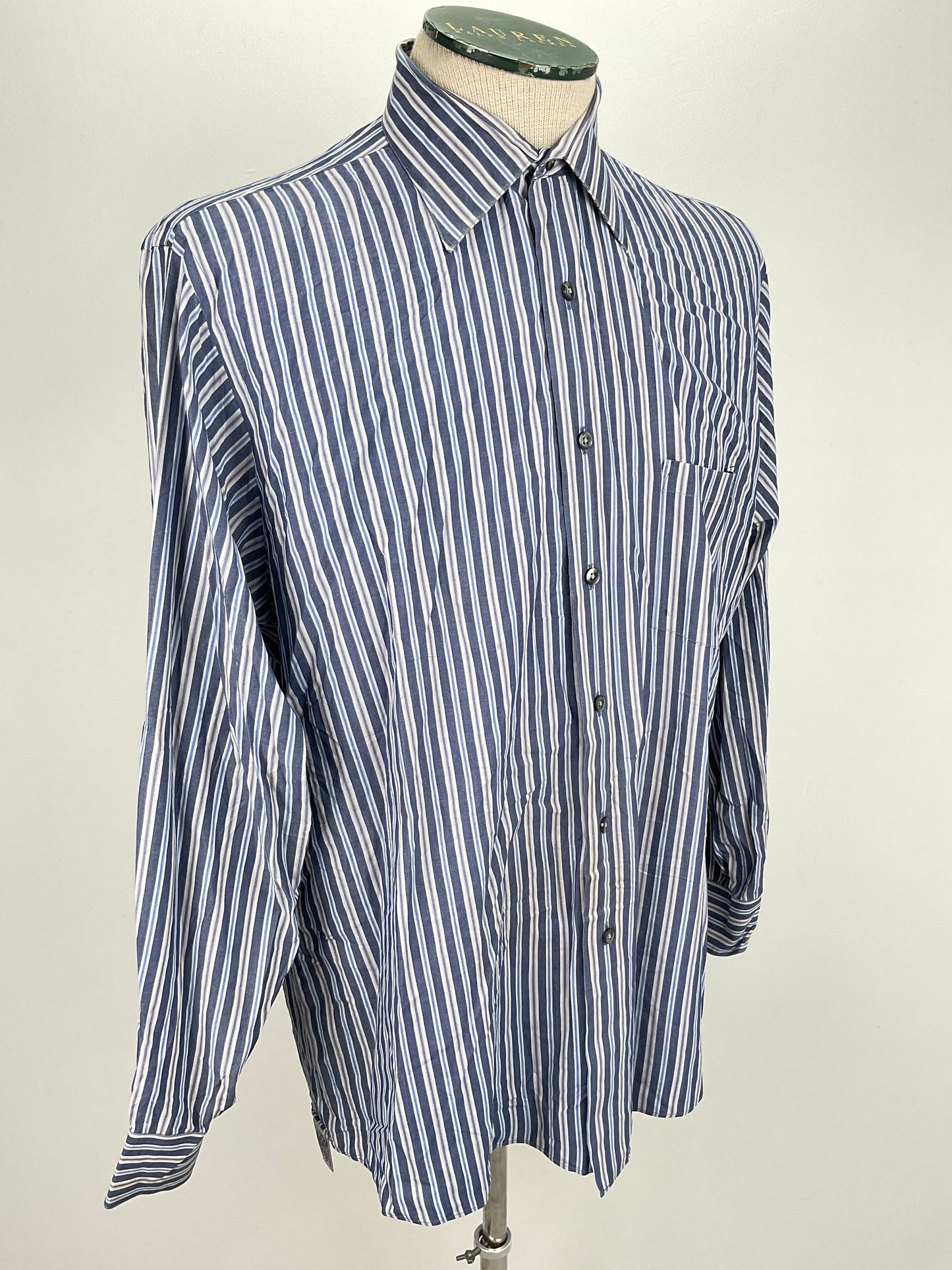 Camisa Gris de Rayas Van Heusen