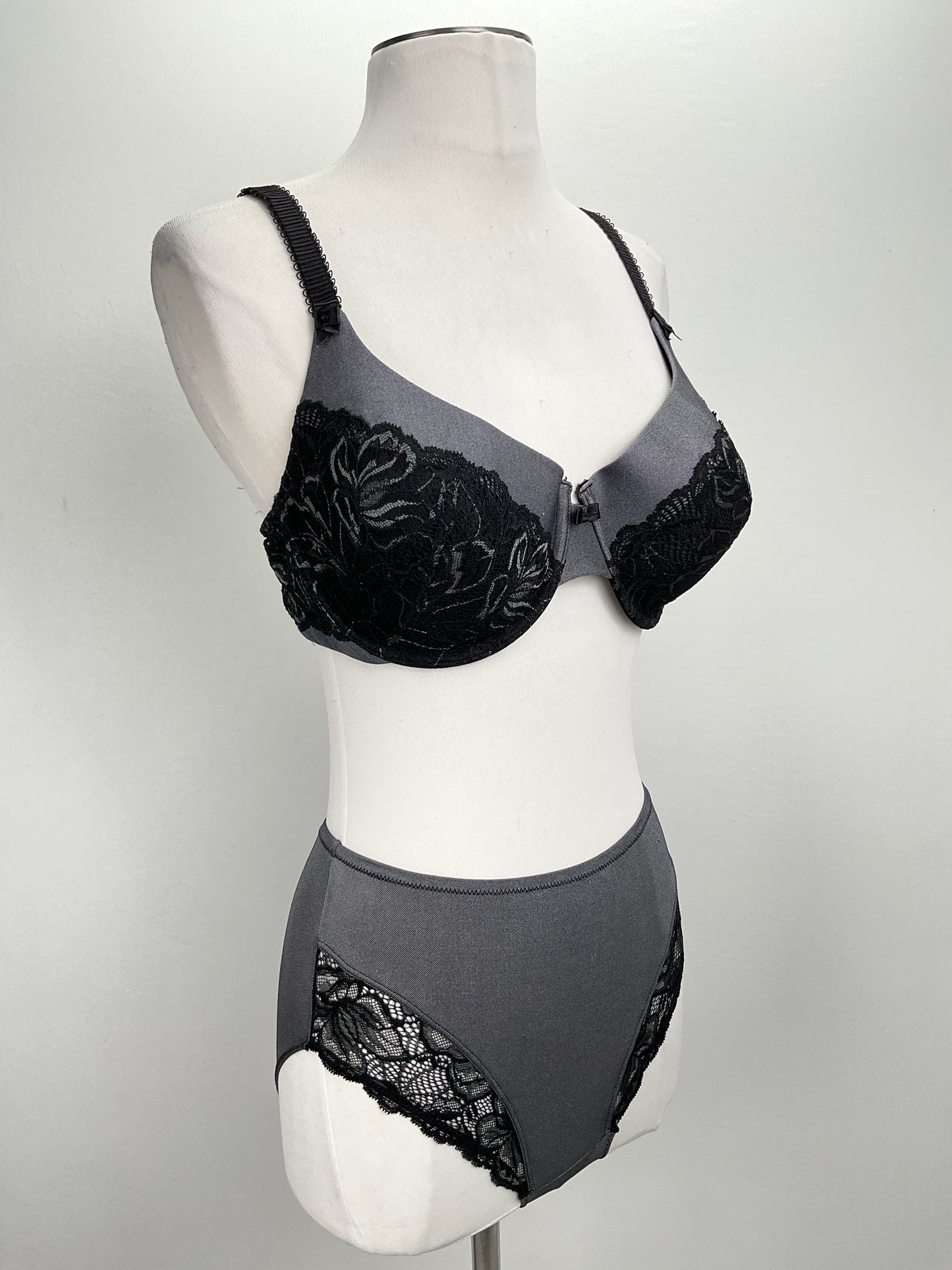 Conjunto Gris  Floral Bali