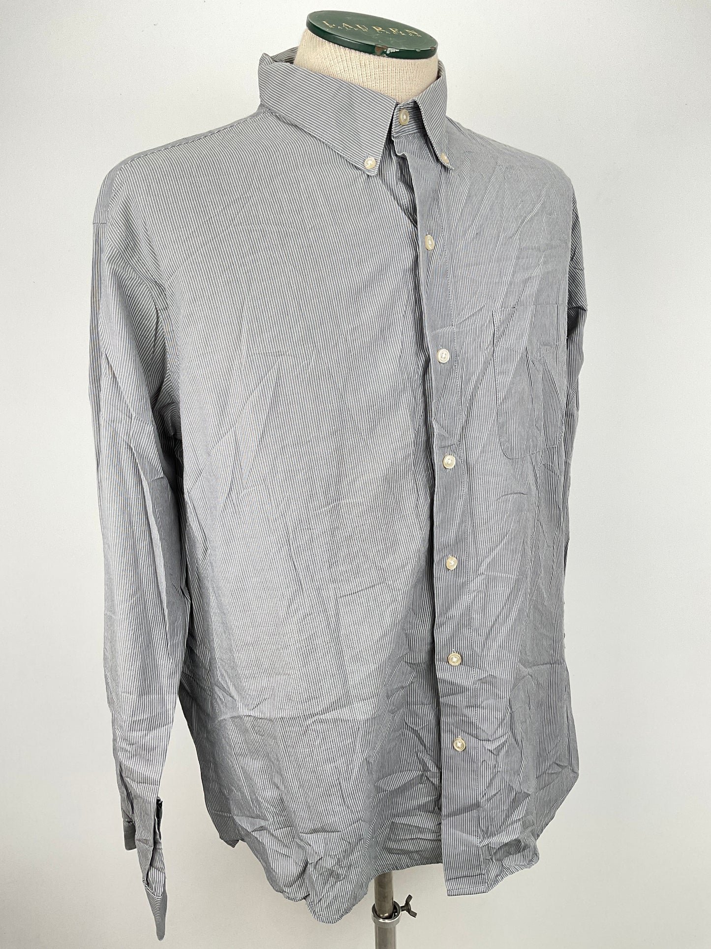 Camisa Gris de Rayas Van Heusen