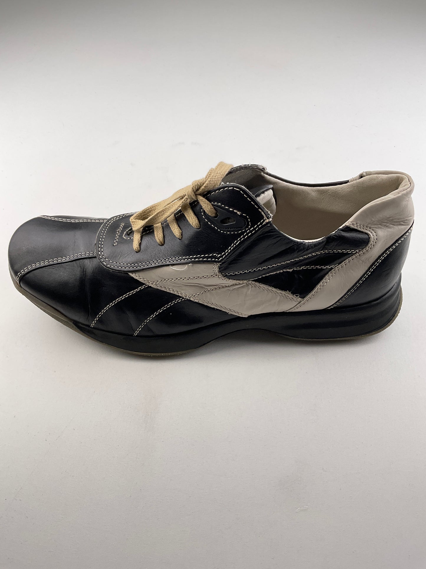 Tenis Negro Reaction