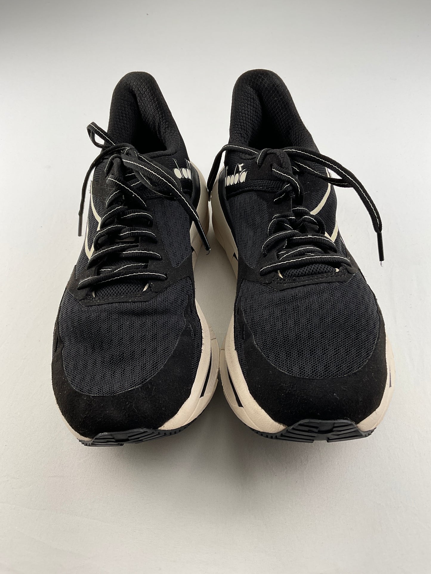 Tenis Negro Deportivo Diadora
