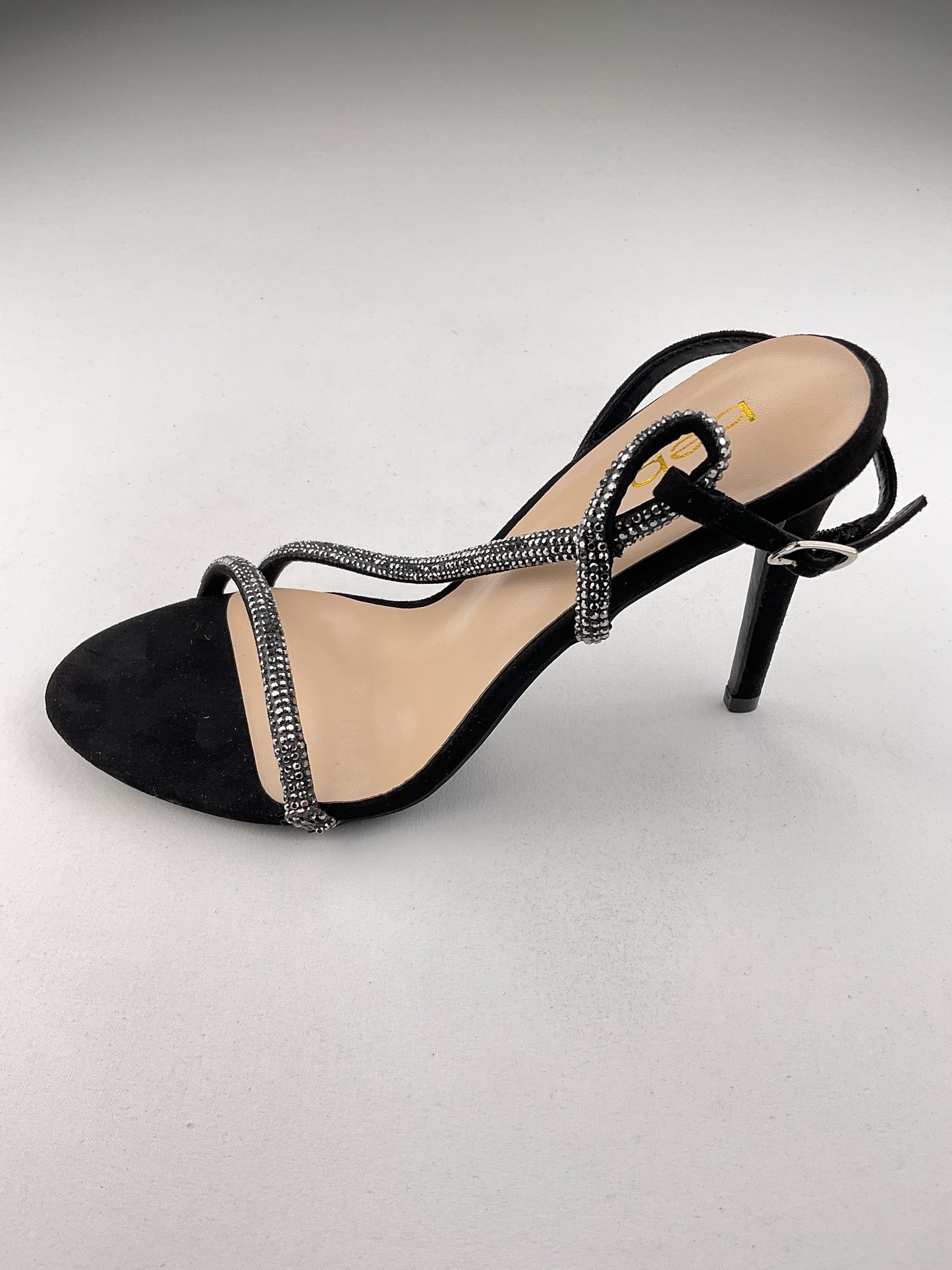 Zapatilla Negro Brillo de Tacón Bebe