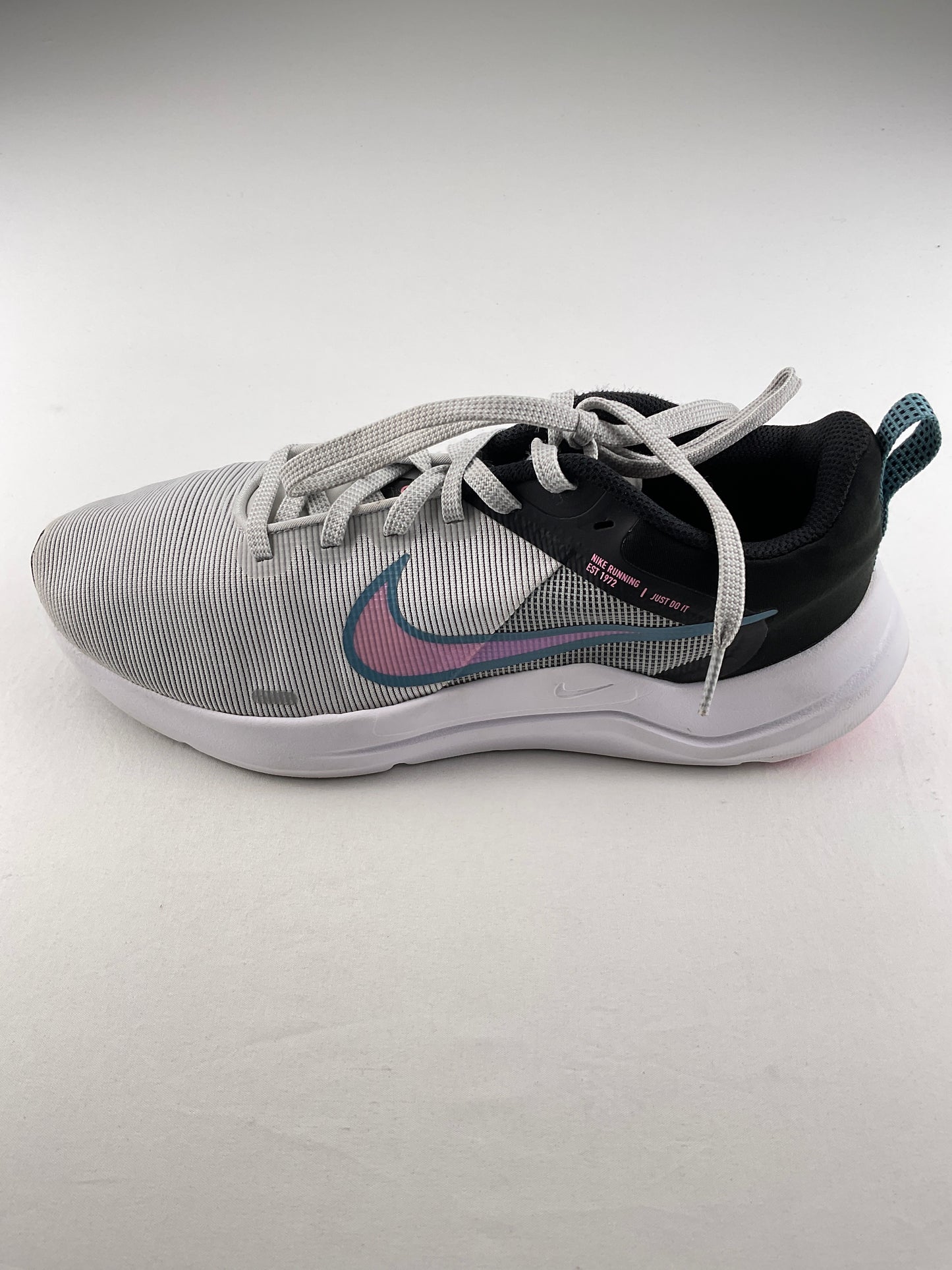 Tenis Gris Deportivo Nike