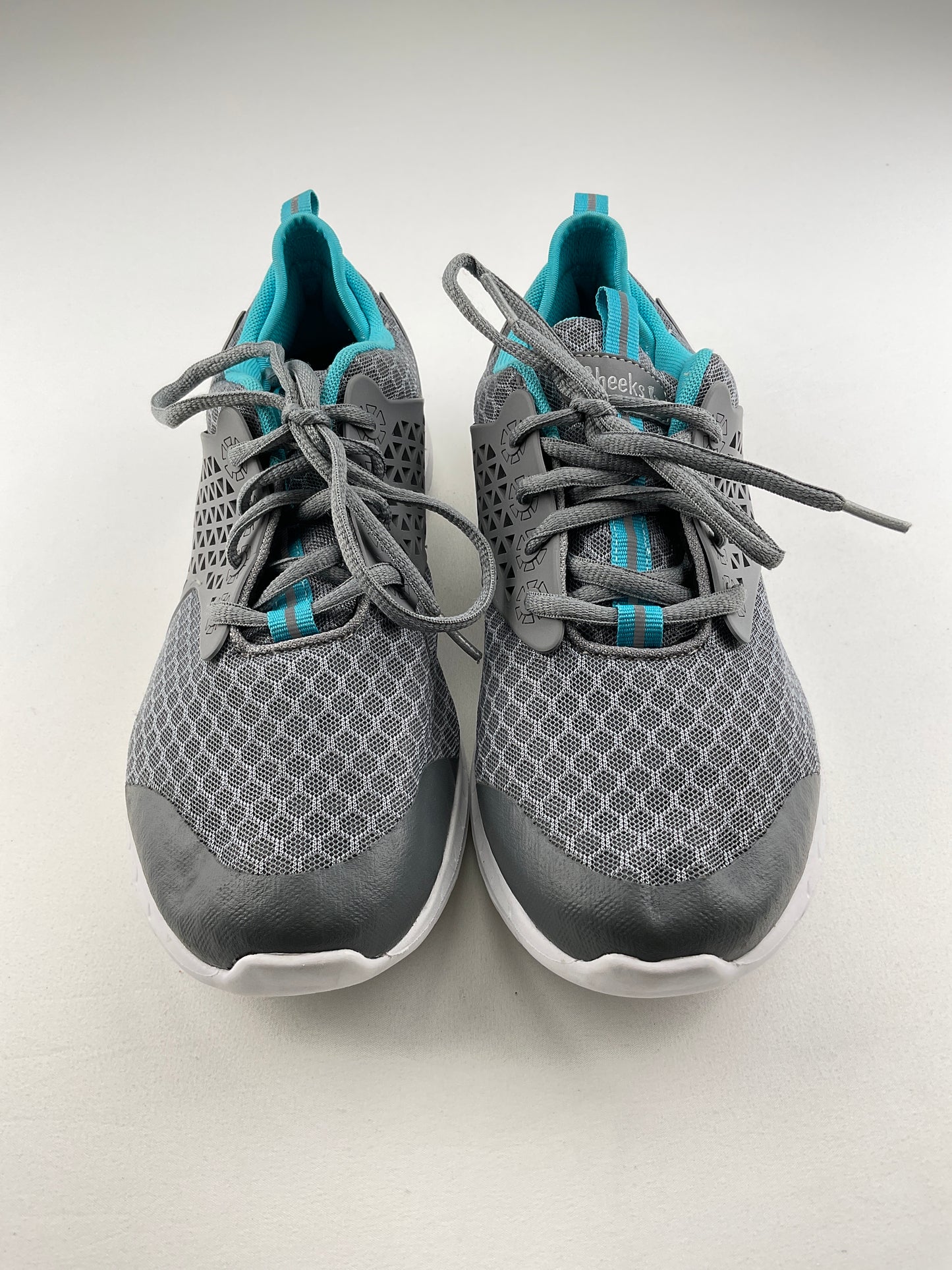 Tenis Gris Deportivo Cheeks fit body