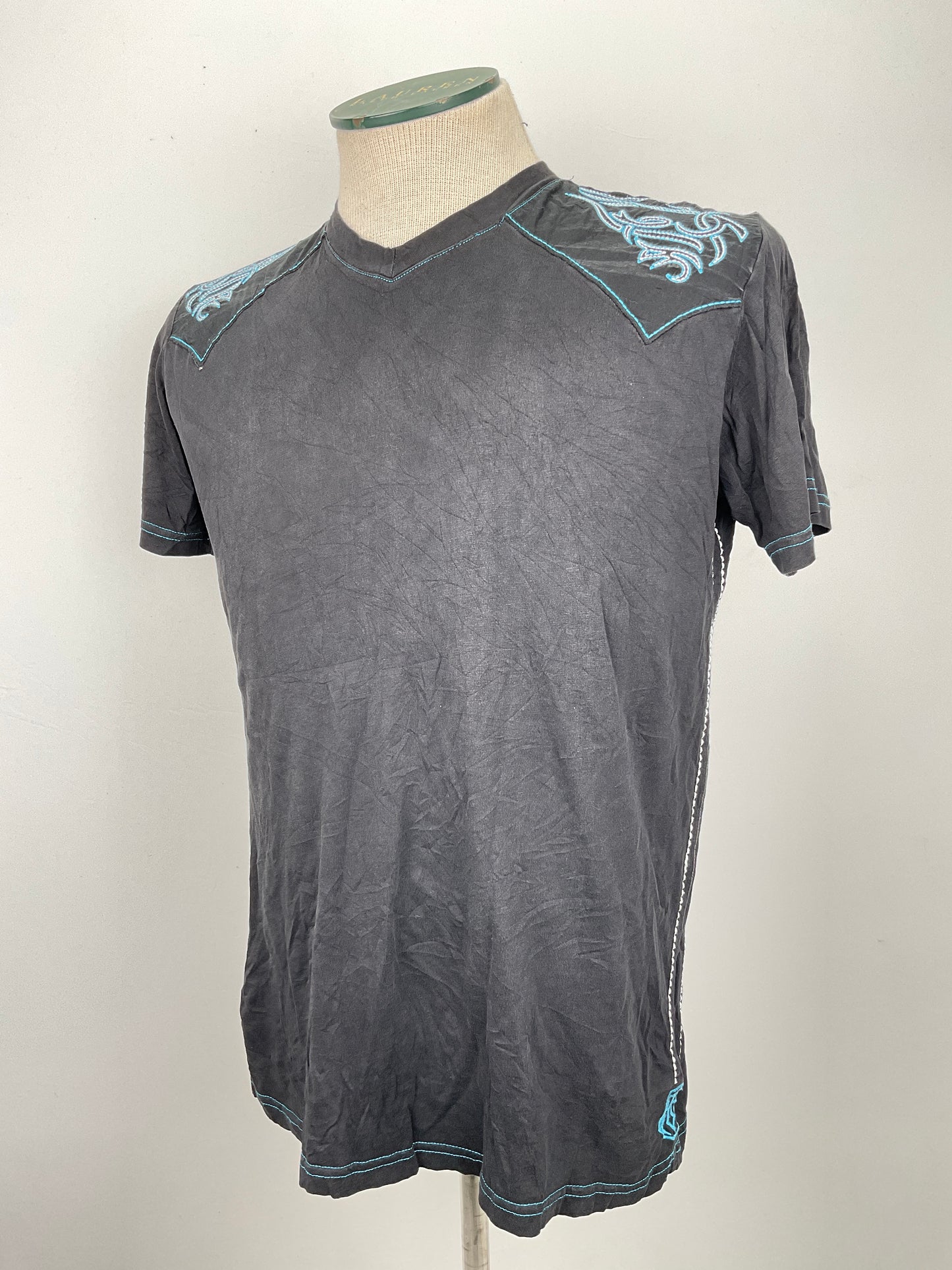 Camiseta Negro Roar