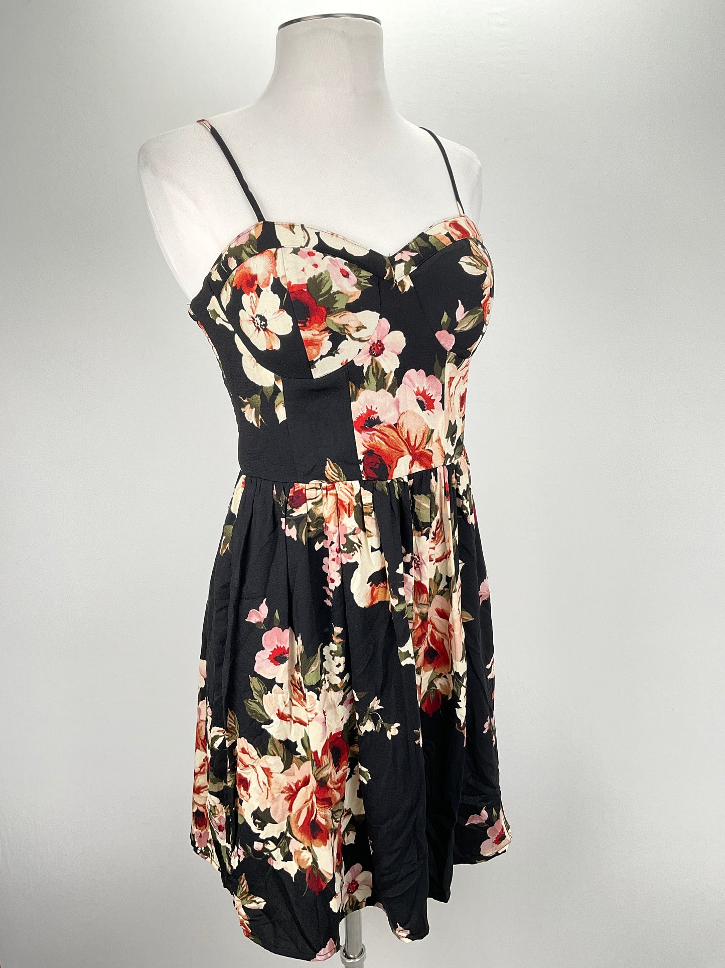 Vestido Negro Floral Xhilaration