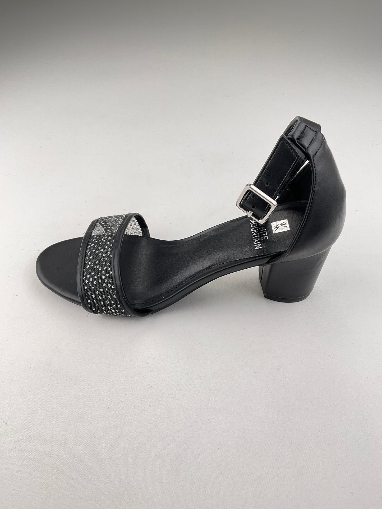 Zapatilla Negro de Tacón White Mountain