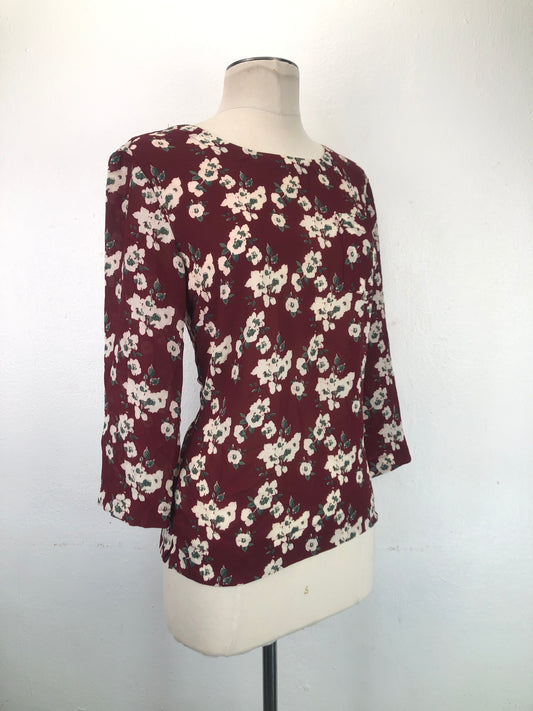 Blusa Rojo vino Floral  Down East