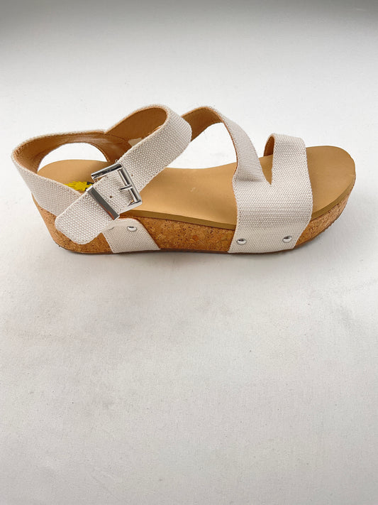 Zapatilla crema Volatile