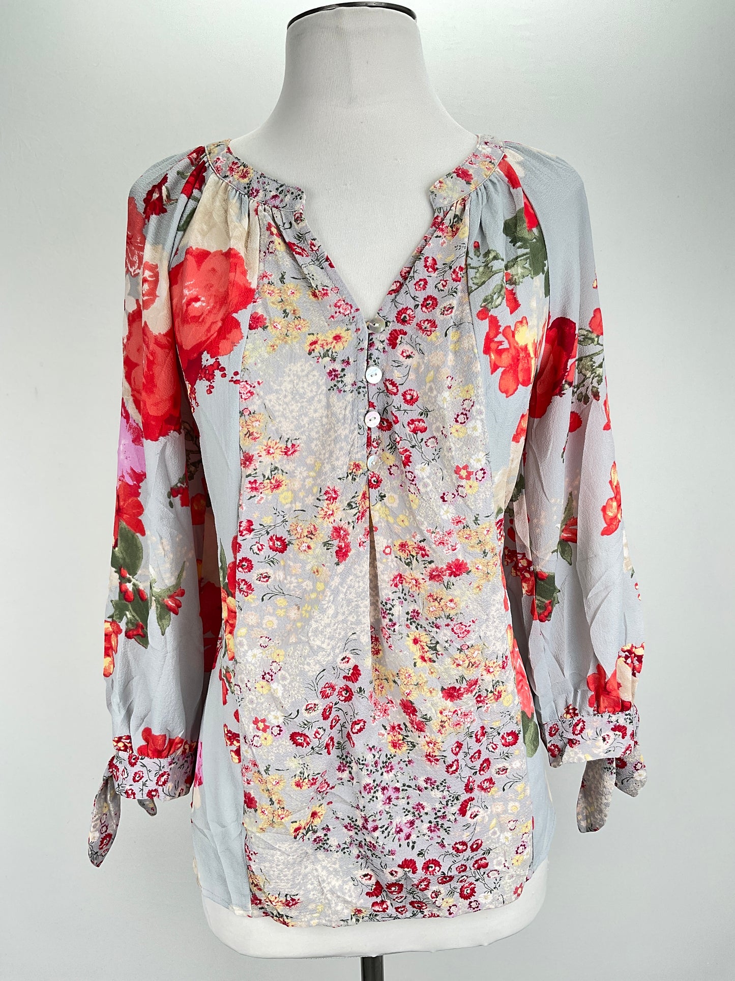 Blusa Gris Floral Fig and Flower