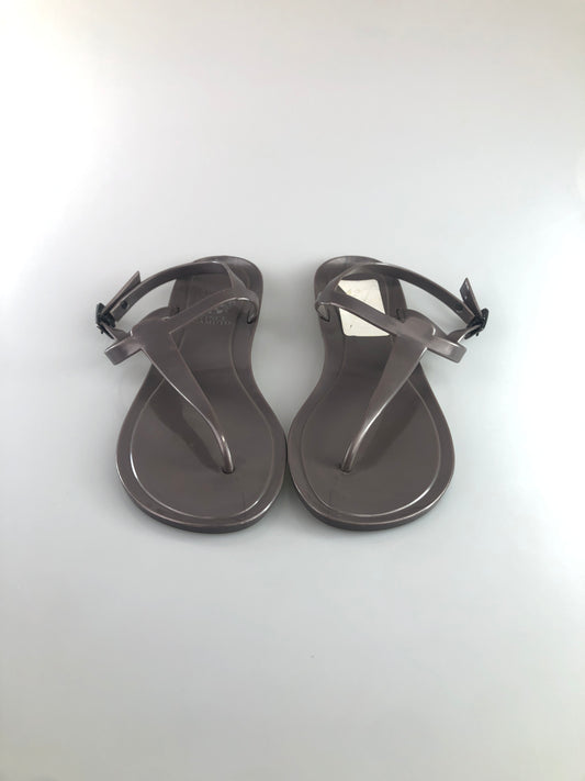 Sandalia Gris Vince Camuto