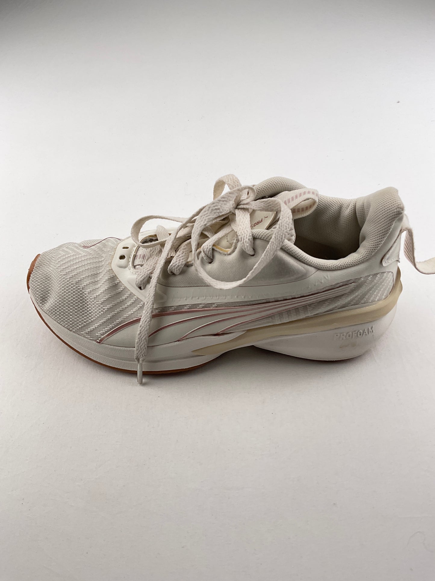 Tenis Crema Deportivo Puma