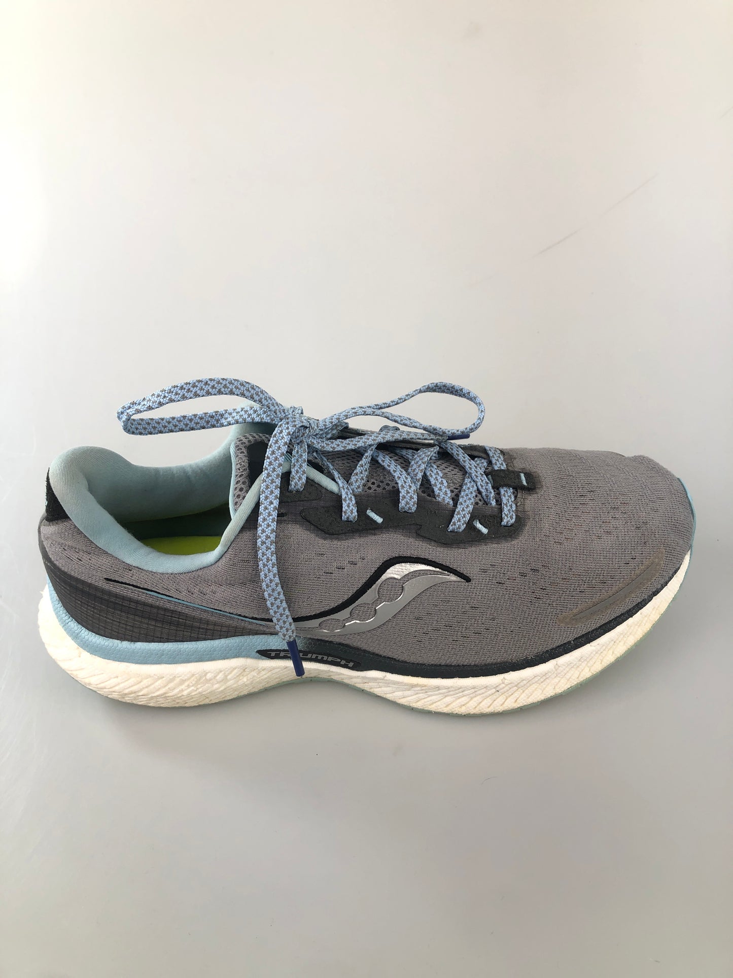 Tenis Gris Deportivo Sau cony