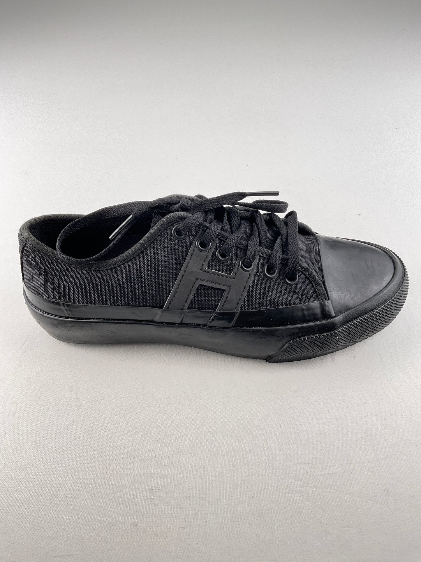 Tenis Negro Huf