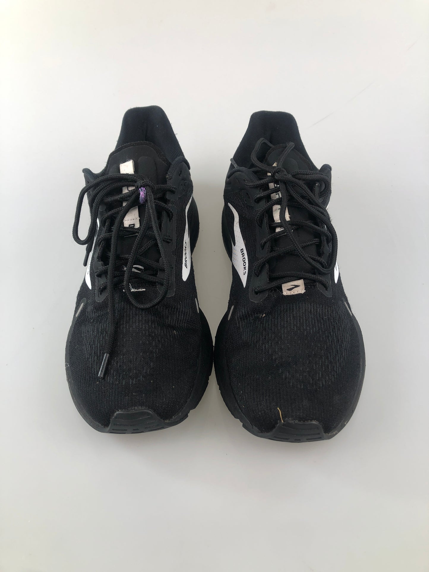 Tenis Negro Deportivo Brooks