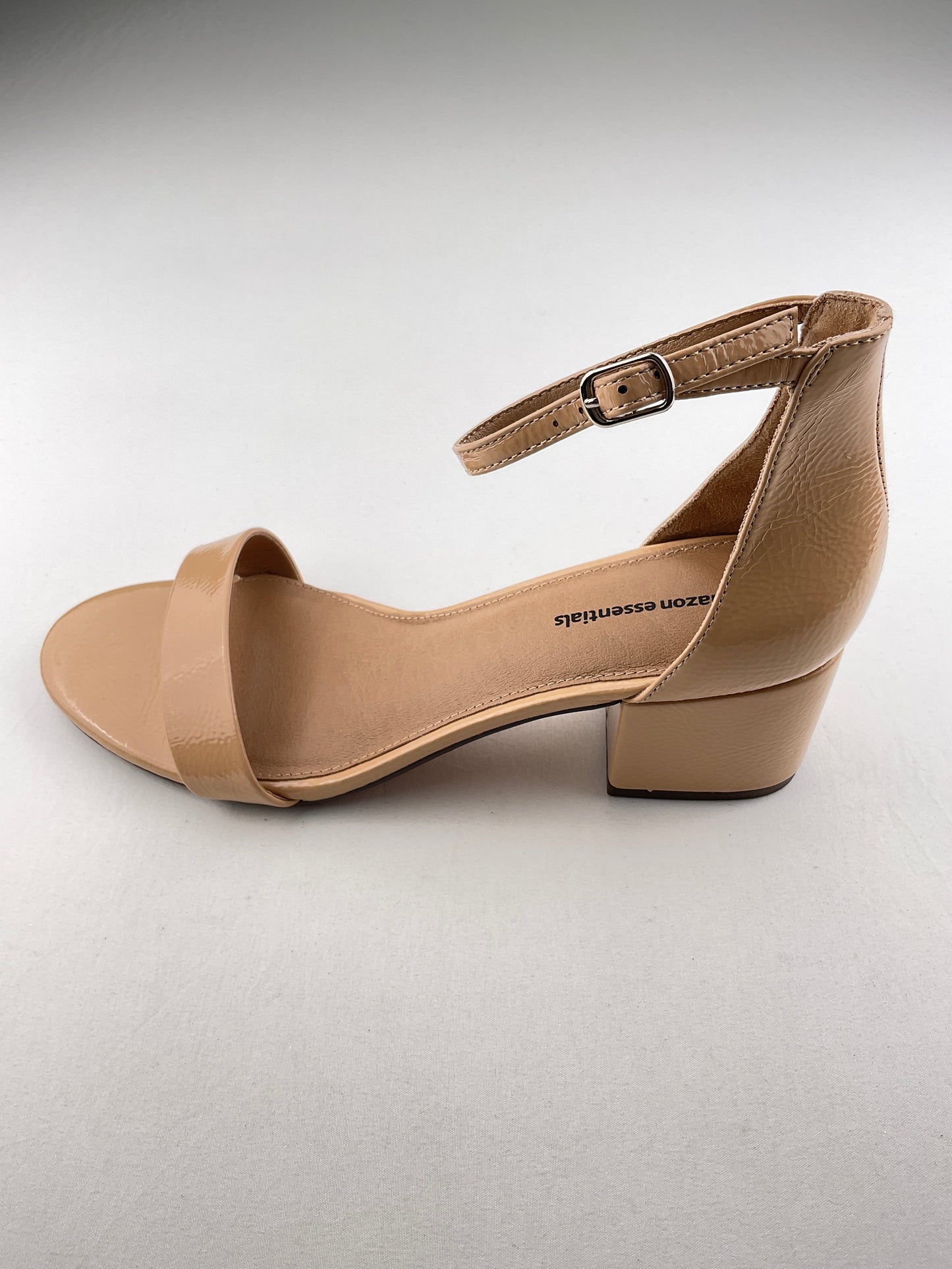 Zapatilla Crema de Tacón Amazon essentials