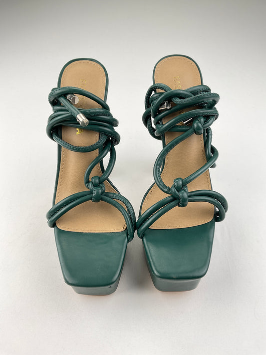 Zapatilla Verde de Tacón Fashion Nova