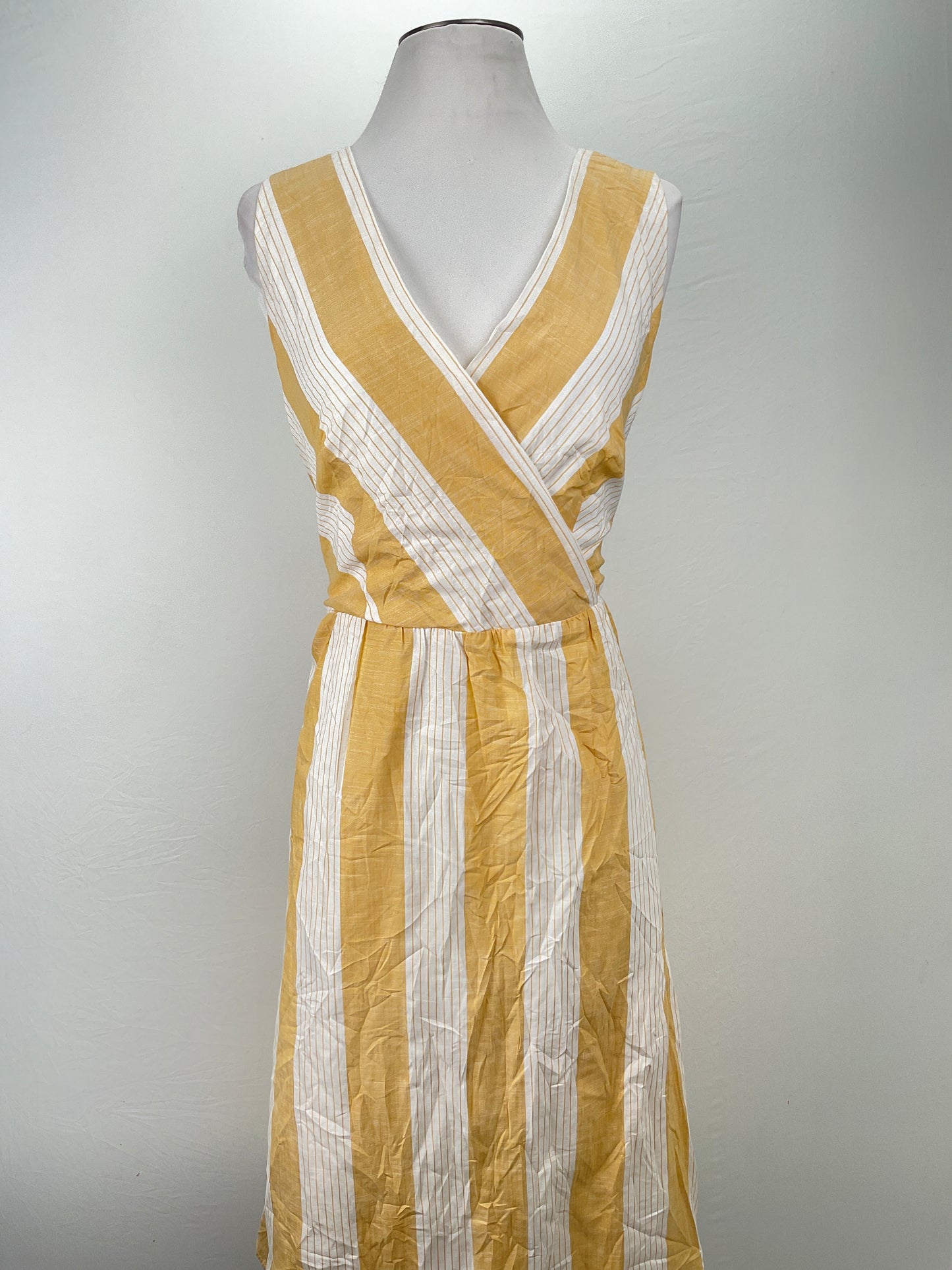 Vestido Crema de Rayas Christopher Bank