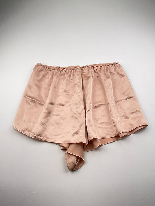 Short Nude Solange