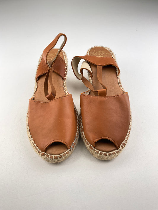Zapatilla Marron Plataforma André deeoue