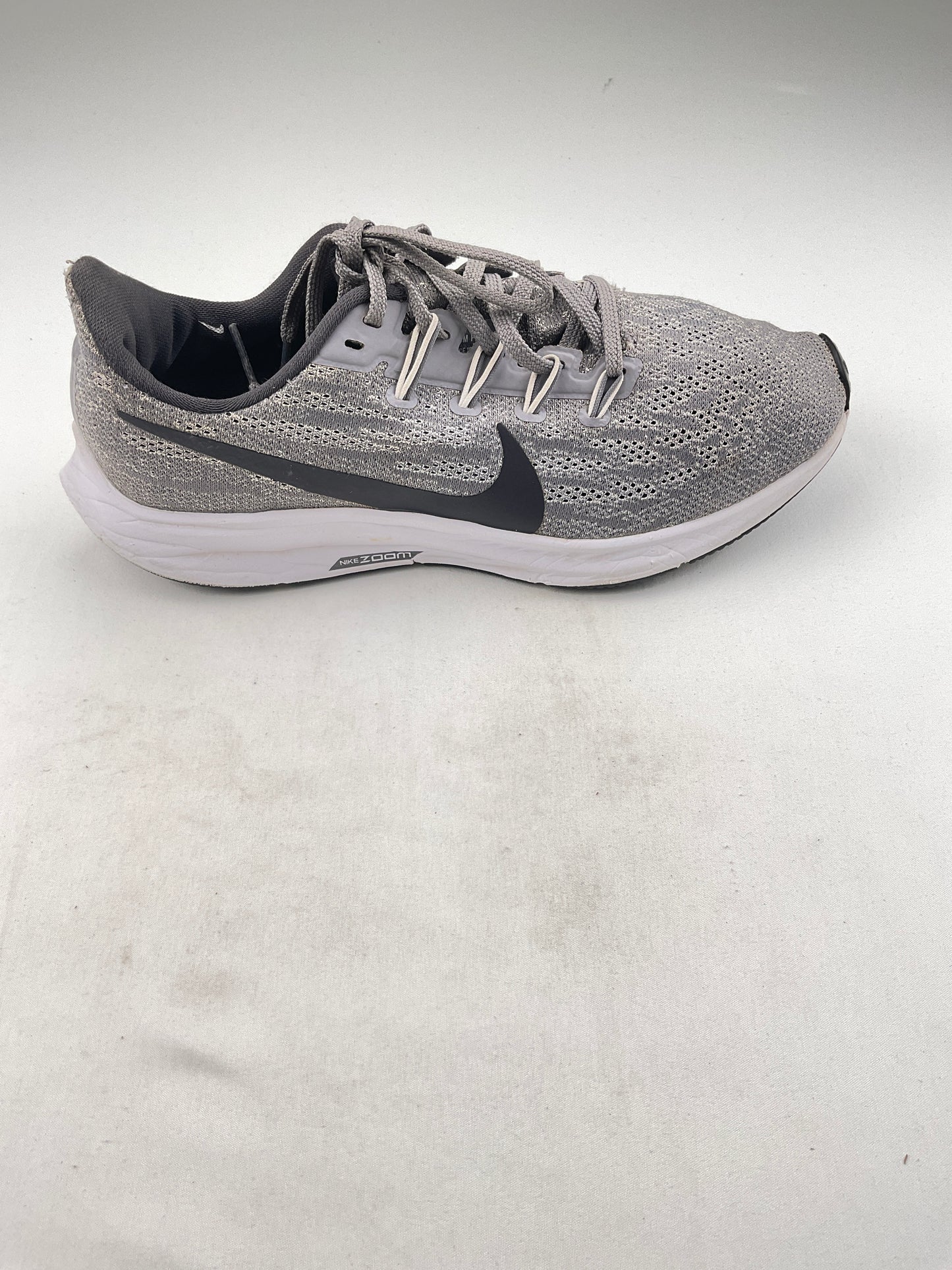 Tenis gris Nike ZOOm