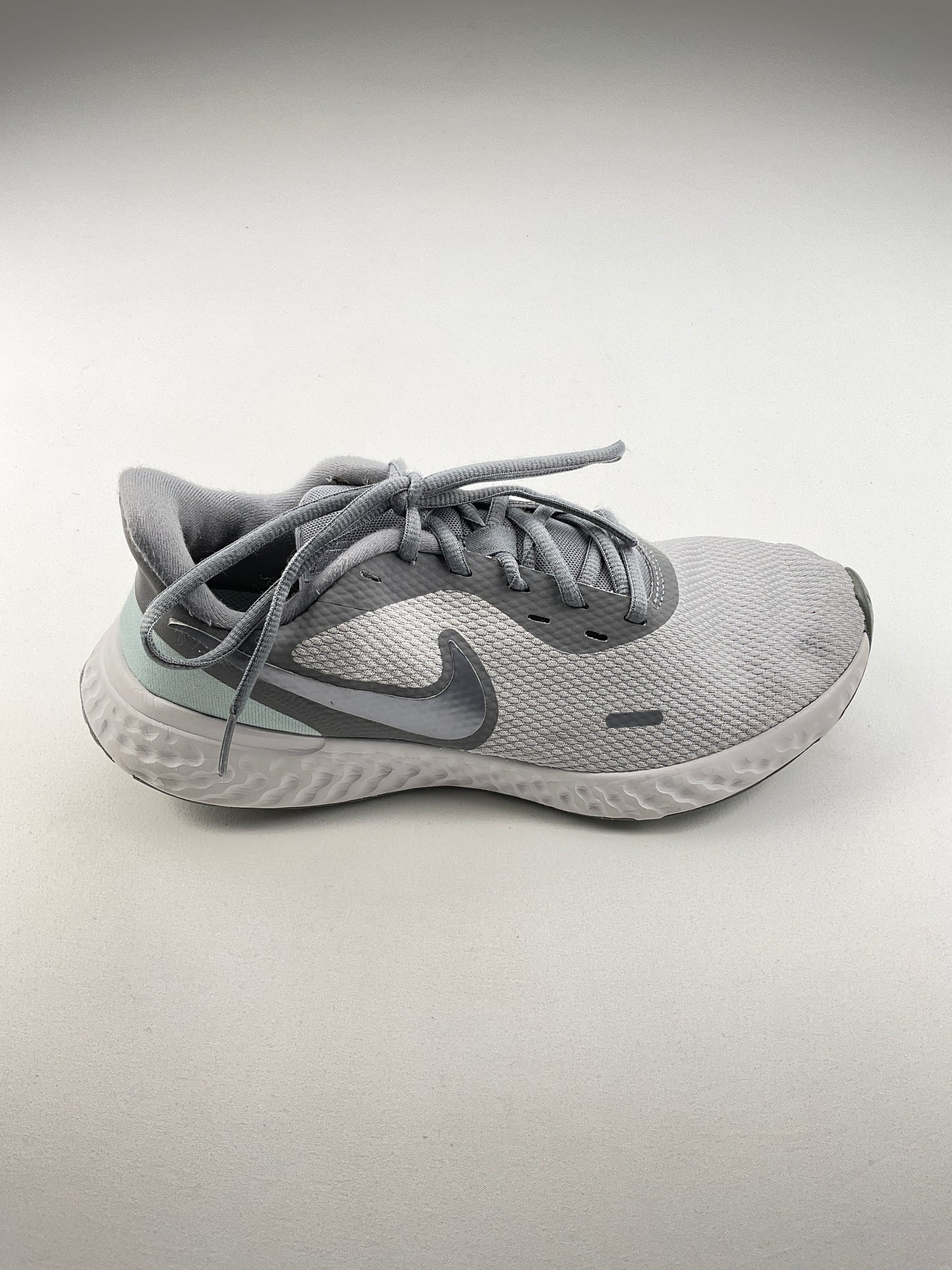 Tenis Gris Deportivo Nike